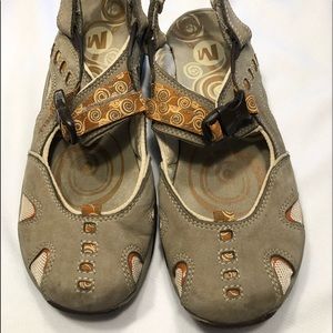 Vibram walking sandle